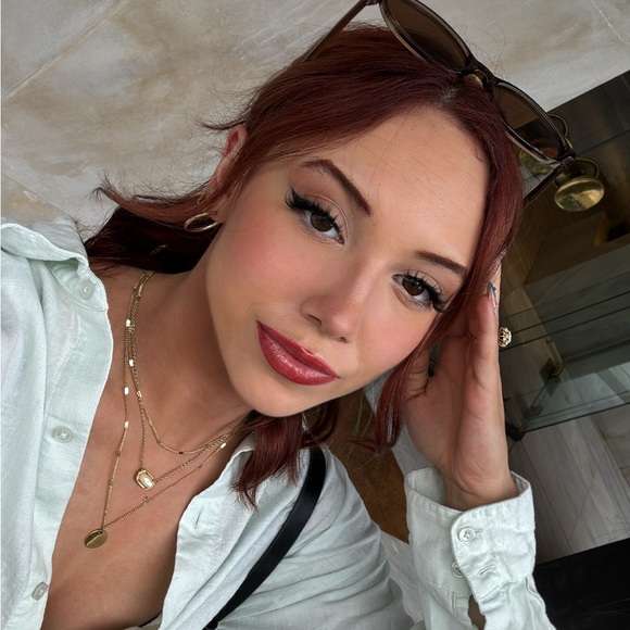 Meet your Posher, Sophia - Picture 3 of 3